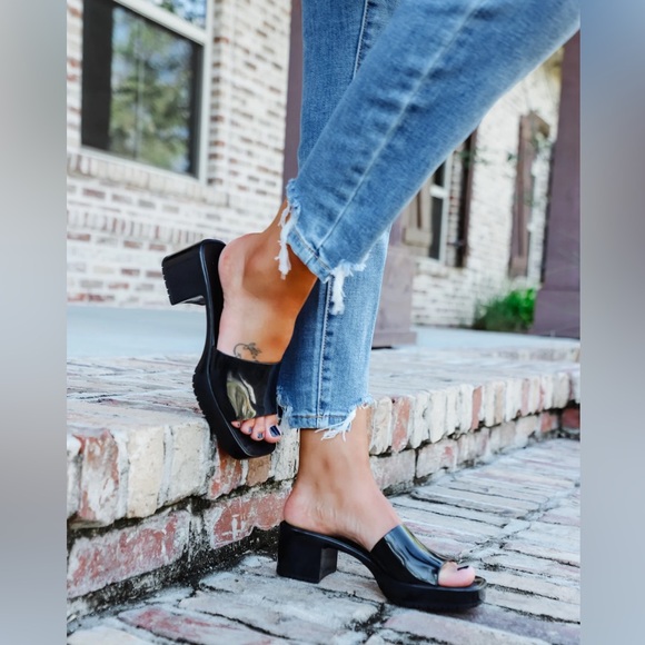 Steve Madden Shoes - Steve Madden Black Harlin Gloss Sandals